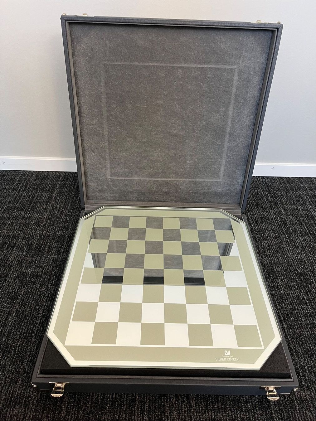 Spiele: Schachbrett Swarovski Silver Crystal, 34.5cm – Gebraucht aus Niederhelfenschwil von godstar 2
