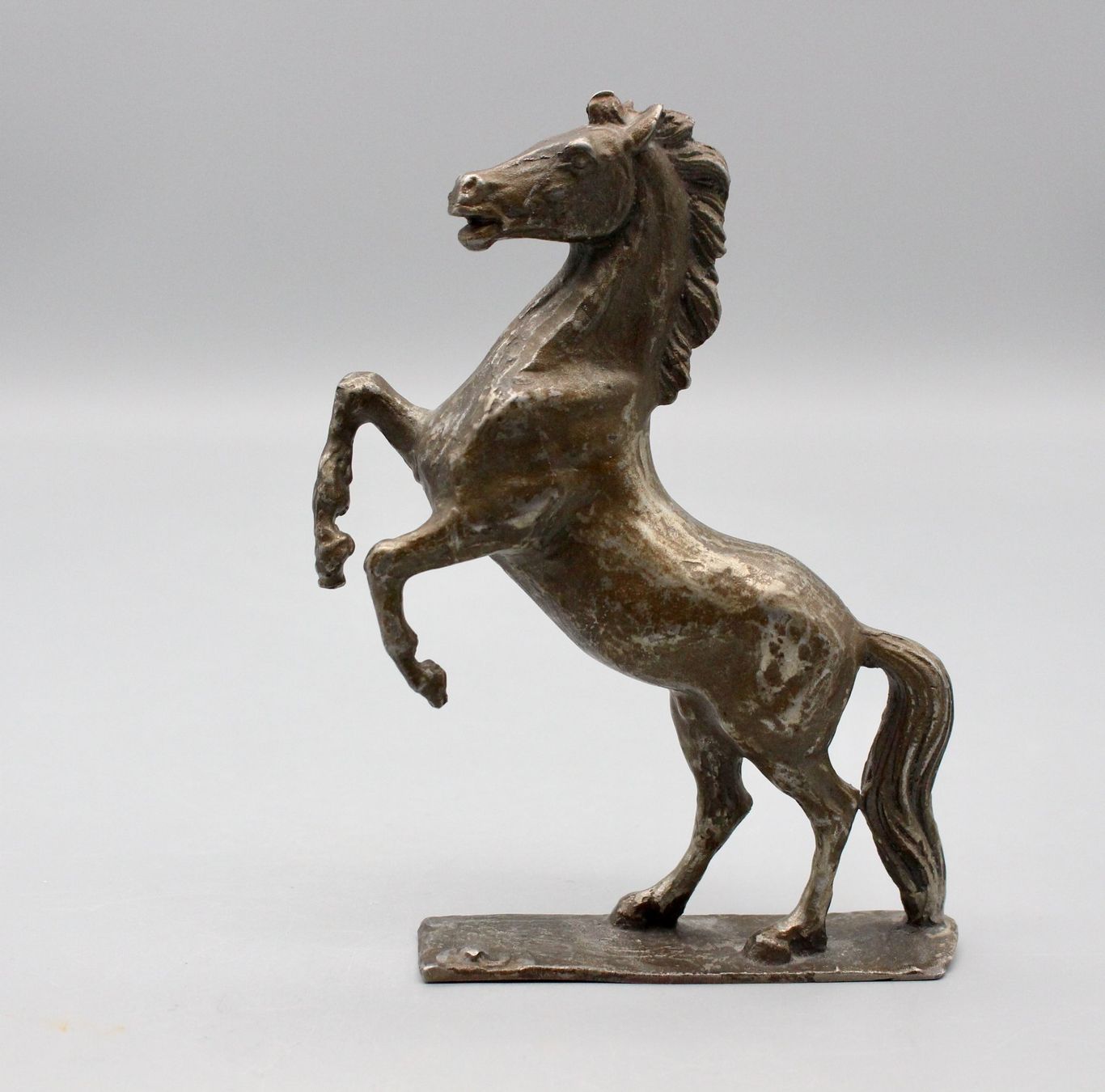 Sculture & Statue: Alte Pferdeskulptur Steigender Hengst – Usato da Bruettisellen venduto da Collector_Store