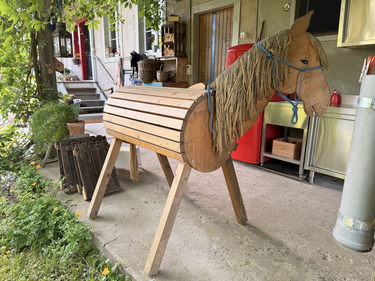 Spielzeuge: Letzte Chance / Holzpferd mit Sattel – Gebraucht aus Schlatt ZH von yasi79