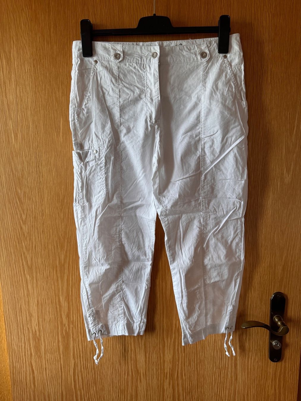 Pantaloni: Kurze weisse Stoff-Hose Gr. S – Usato da Grosswangen venduto da SALE_SALE_SALE