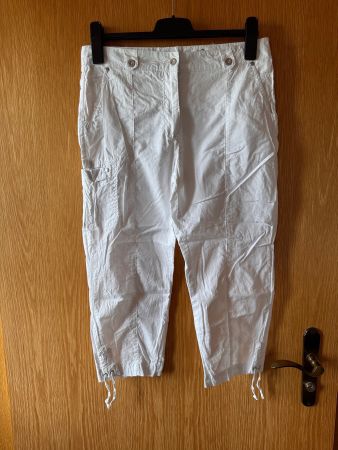 Kurze weisse Stoff-Hose Gr. S