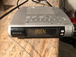 Radio-réveil Sony Dream Machine ICF-C253L en bon état!