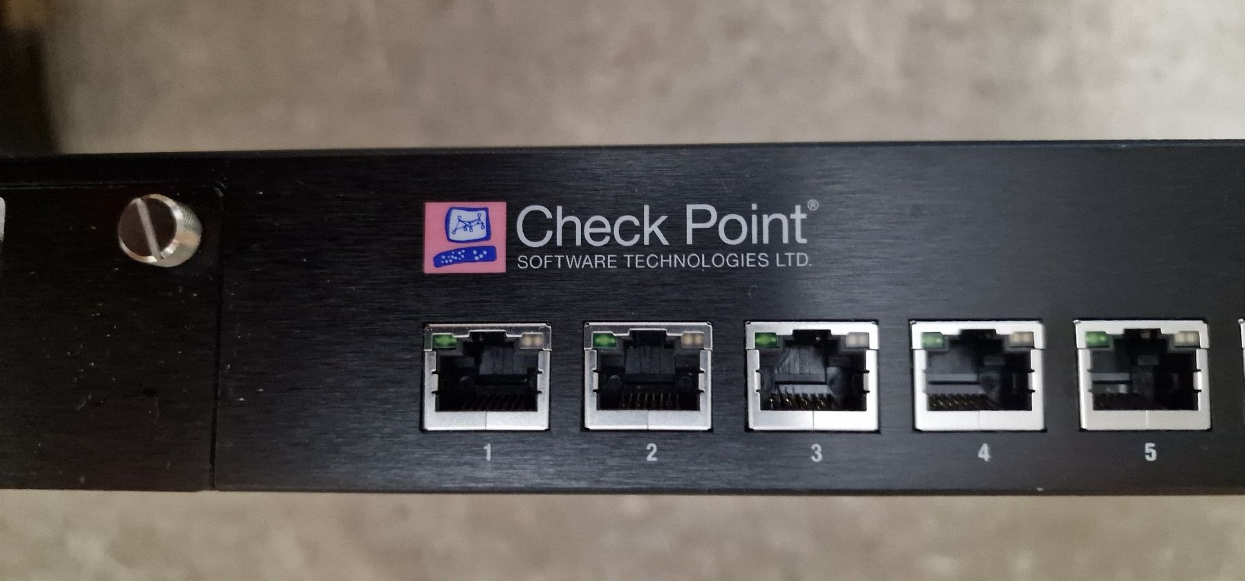 Firewall: CHECK POINT PB-20 5 PORT Firewall, SECURITY GATEWAY – Usato da Gerlafingen venduto da dulifuli 1
