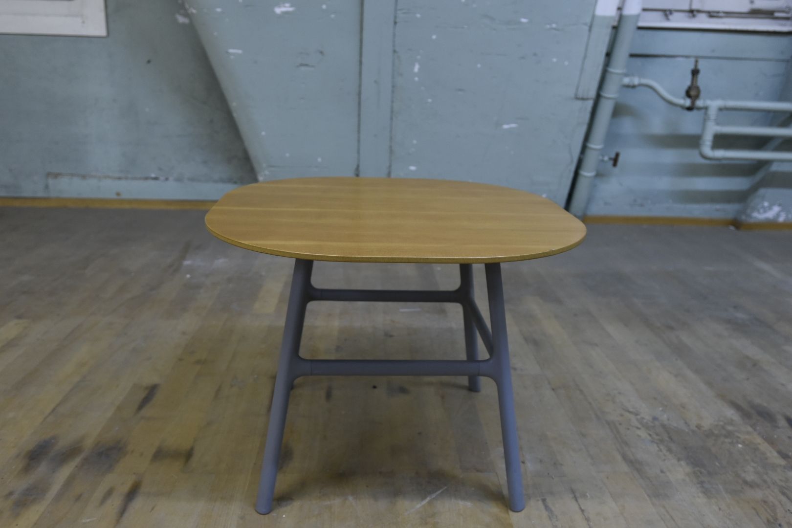 Fritz Hansen Tavoli: Fritz Hansen, Cecilie Manz Miniscule Couchtisch – Usato da Lichtensteig venduto da UsedINStore 2