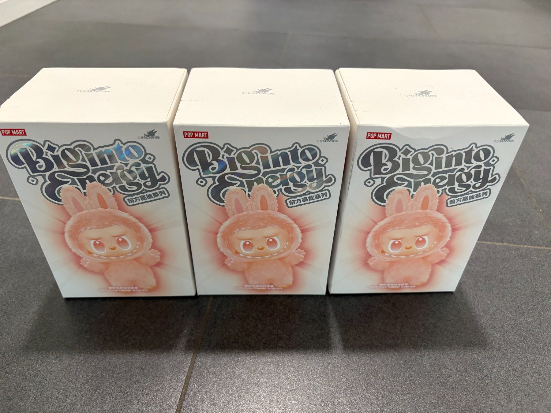 Pop Mart Figuren: 3X Labubu Big Into Energy Blind Box – Neu und originalverpackt aus Zug von eric0445