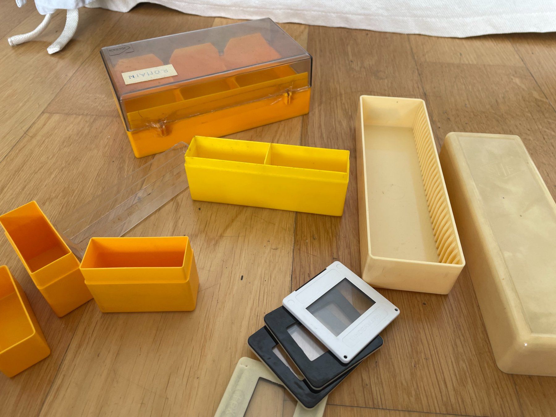 Foto & Immagini: Lot de boîtes de diapositives vides – Usato da Petit Lancy venduto da gil_hr6v 7