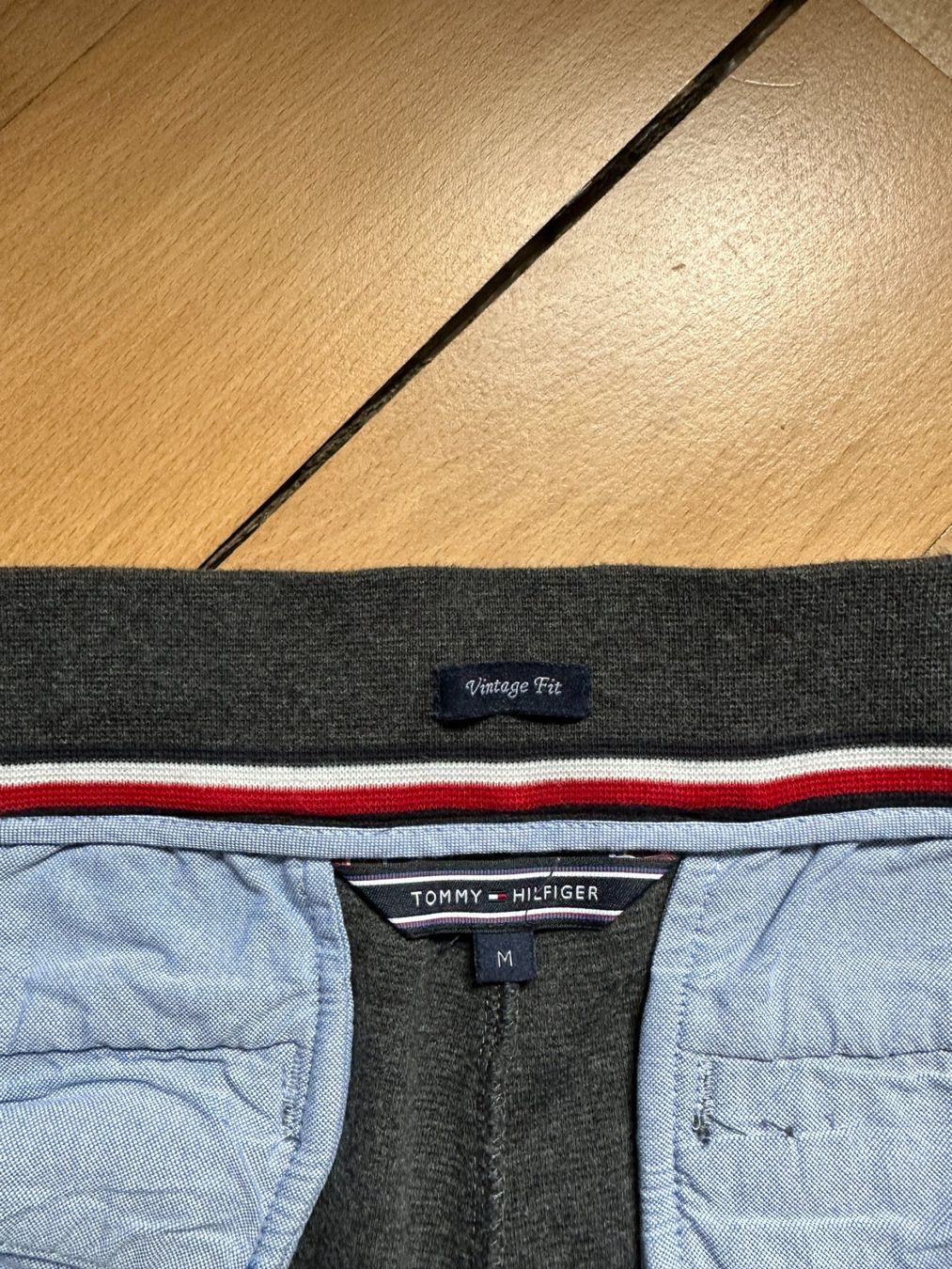 Tommy Hilfiger Pantaloni: TOMMY HILFIGER - Hose dunkelgrau M – Usato da Zürich venduto da Diazaio 2