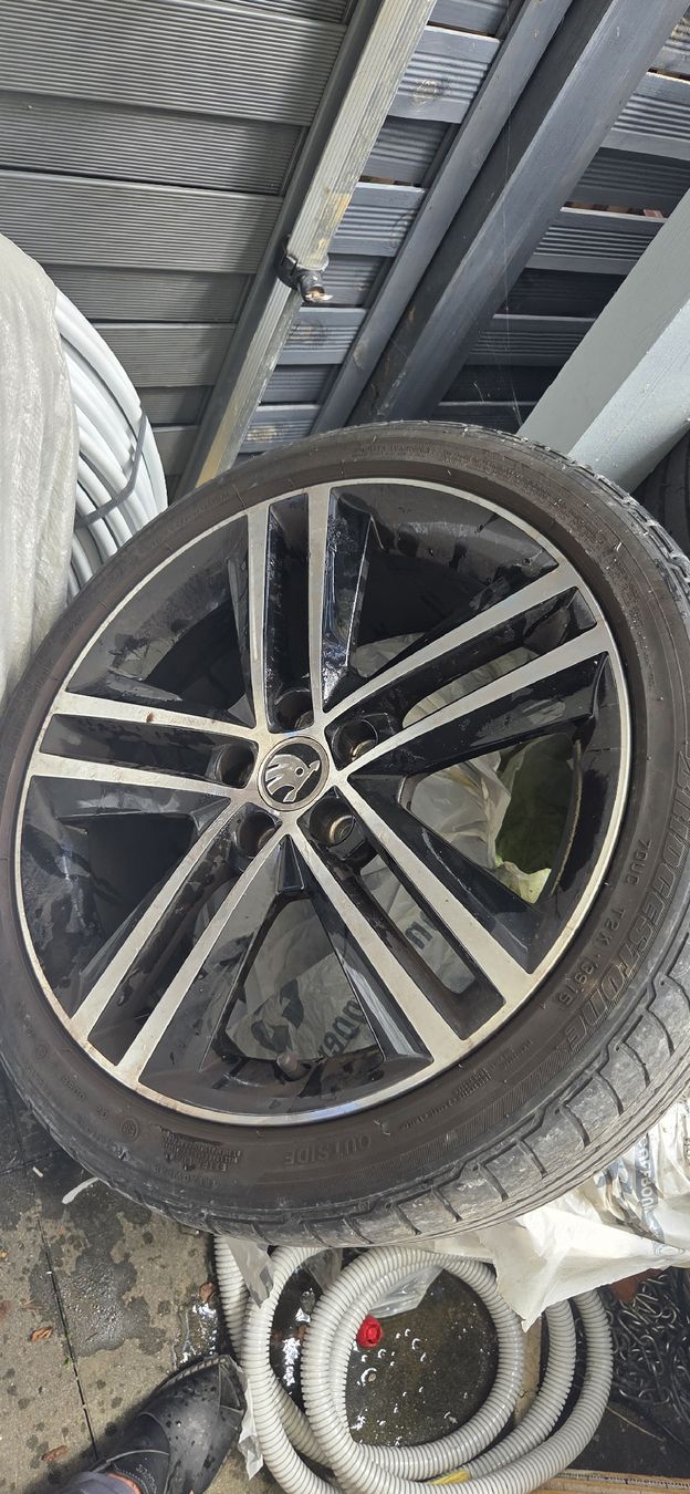 Skoda Felgen: 215/40R17 rad mit sommet refen – Gebraucht aus Schafisheim von kanwal 1