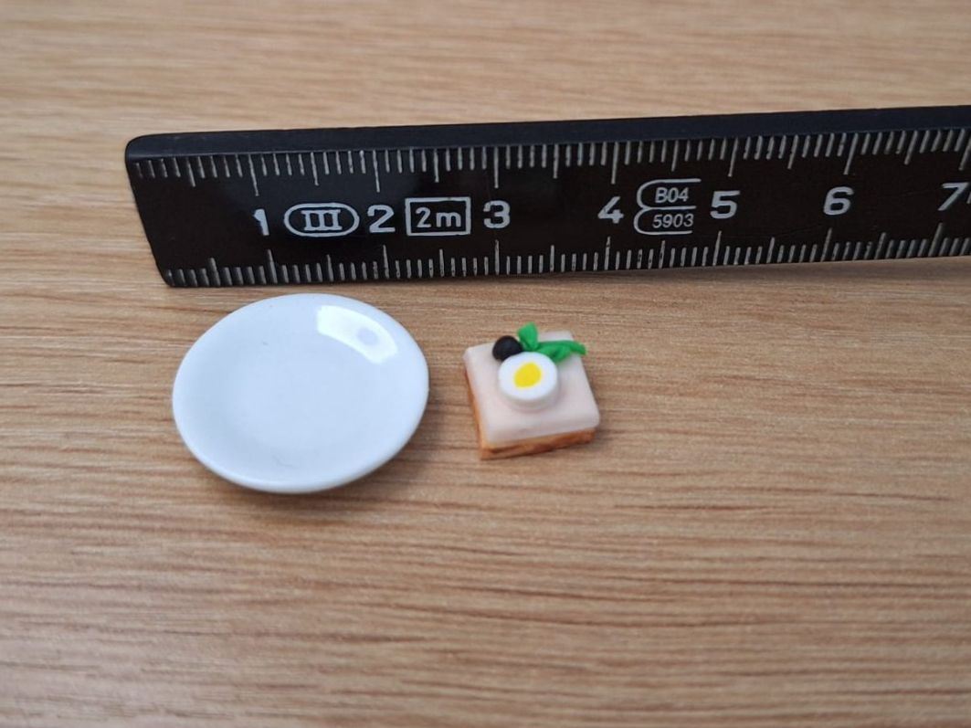 Case e mobili per bambole: Schinken Ei Canape auf Keramik Teller, Handmade – Nuovo (secondo la descrizione) da Zürich venduto da HandmadeTinyFood 1
