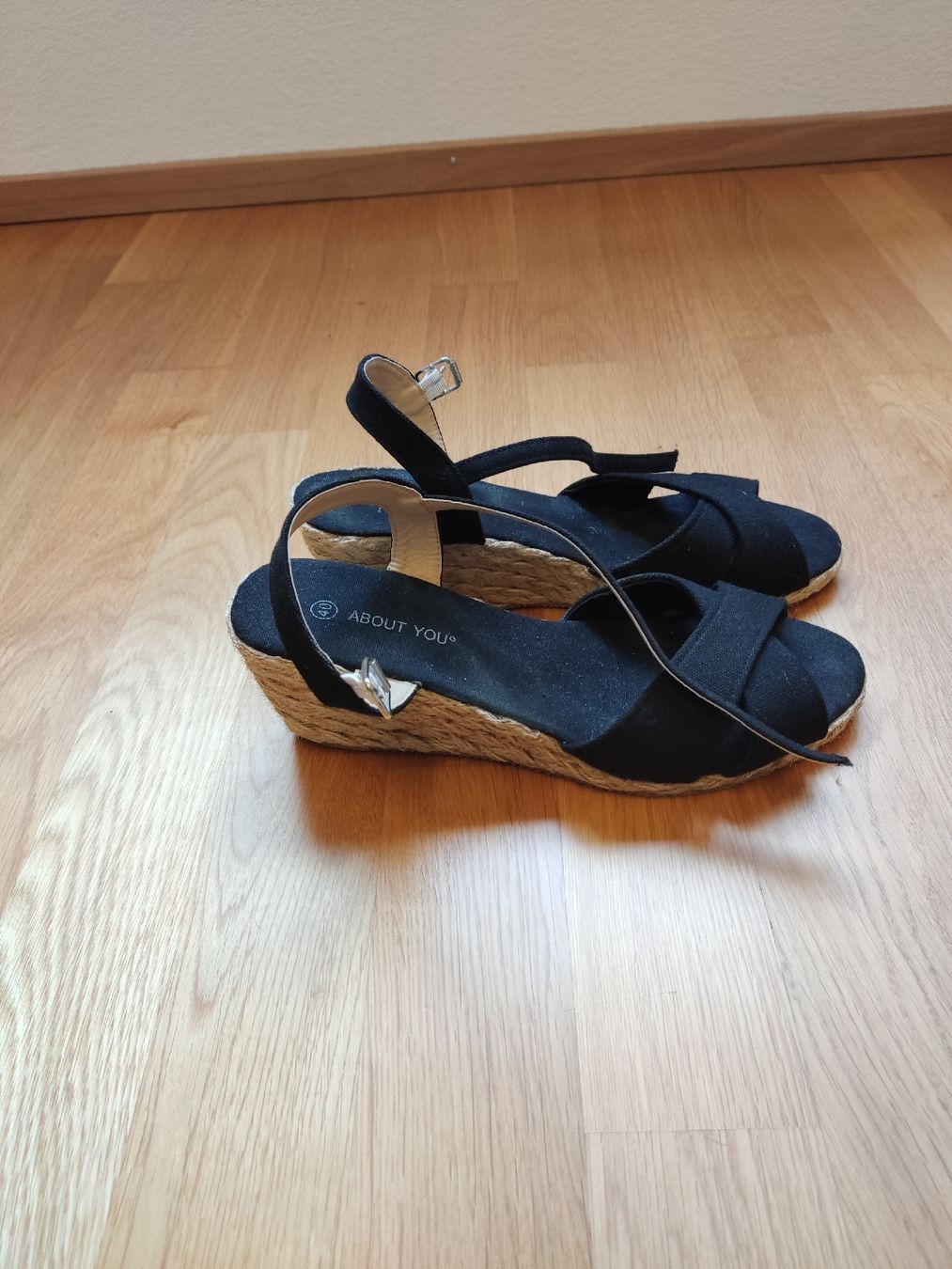 Scarpe da donna: Keilsandalen Gr 40 – Usato da Aarau venduto da Dannysahne 1