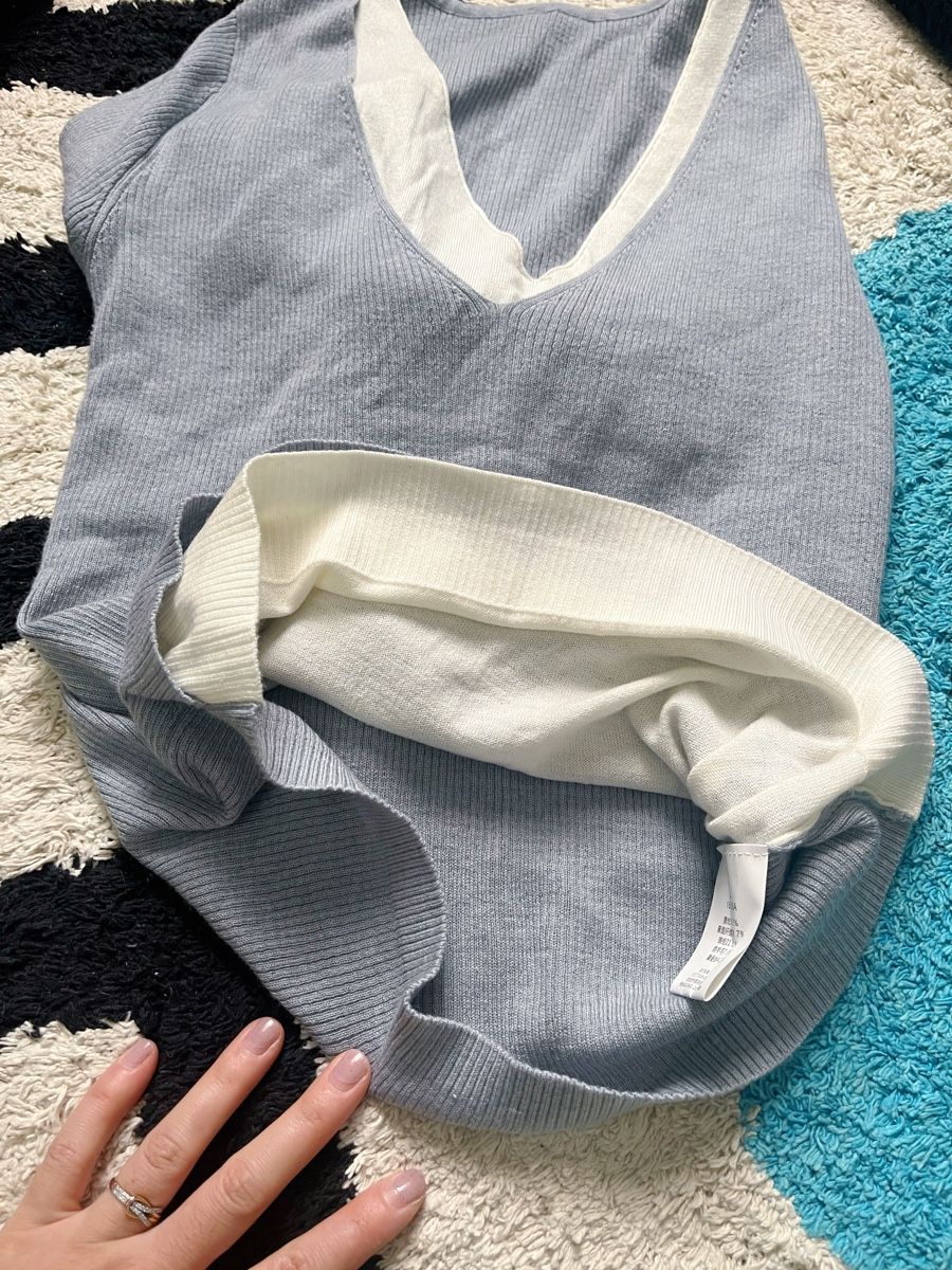 Top: Comfy wool silk blend  Top with V-Neck s – Nuovo (secondo la descrizione) da Basel venduto da 550_ckp6 2