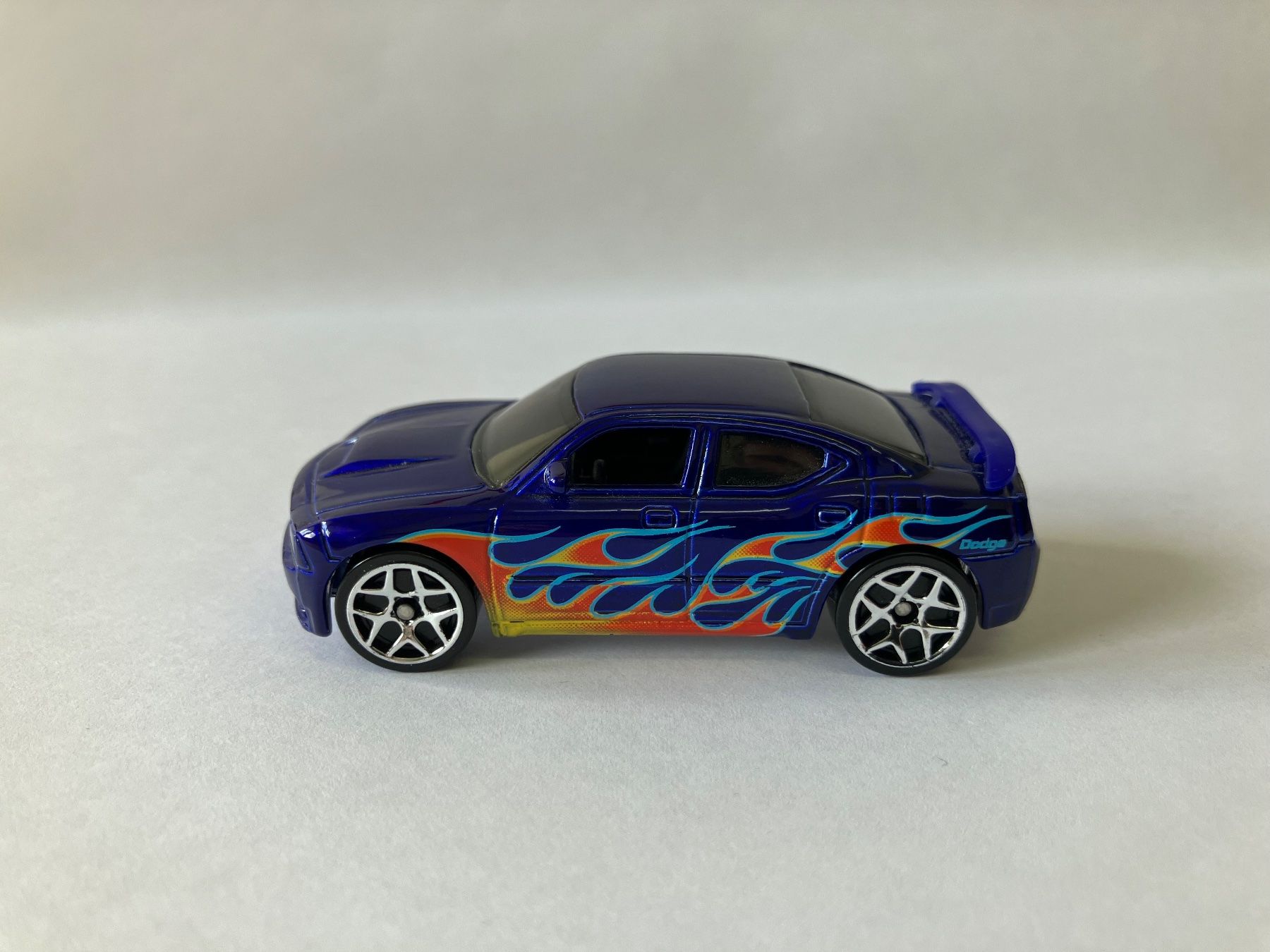 Hot Wheels Modellini d'auto: Hot Wheels Dodge Charger SRT8 – Nuovo (secondo la descrizione) da Zürich venduto da tiisen07 3