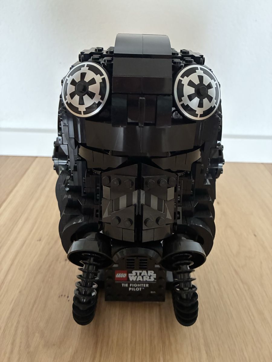 Lego Kit di costruzioni: LEGO Star Wars TIE Fighter Pilot Helm – Usato da Rütihof venduto da Rembang