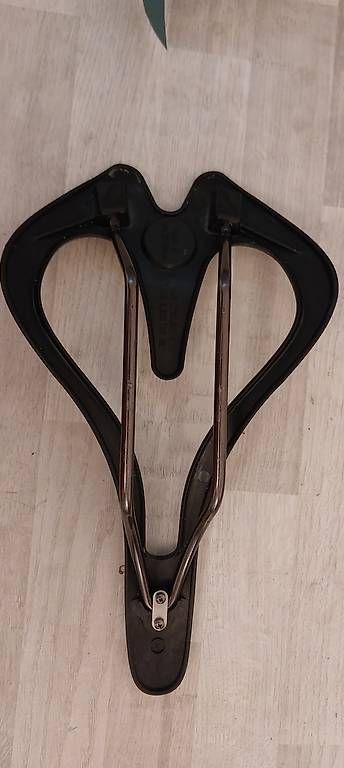 Pièces détachées: Selle Infinity NX - Chrome – Neuf (Voir description) à Belmont-Lausanne par seb_998z 1