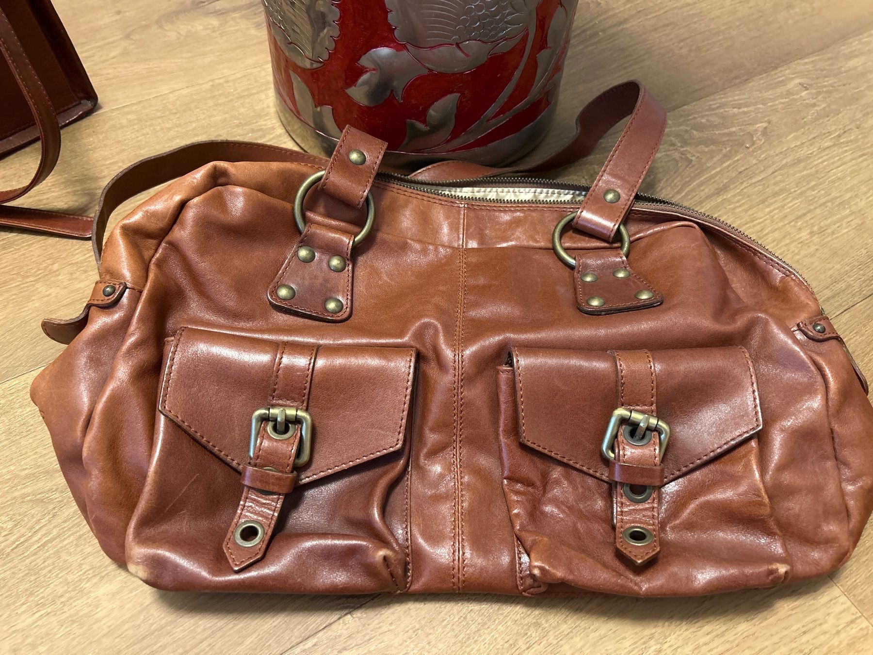 Taschen für Damen: Loubs Handtasche Damen Leder – Gebraucht aus Regensdorf von
