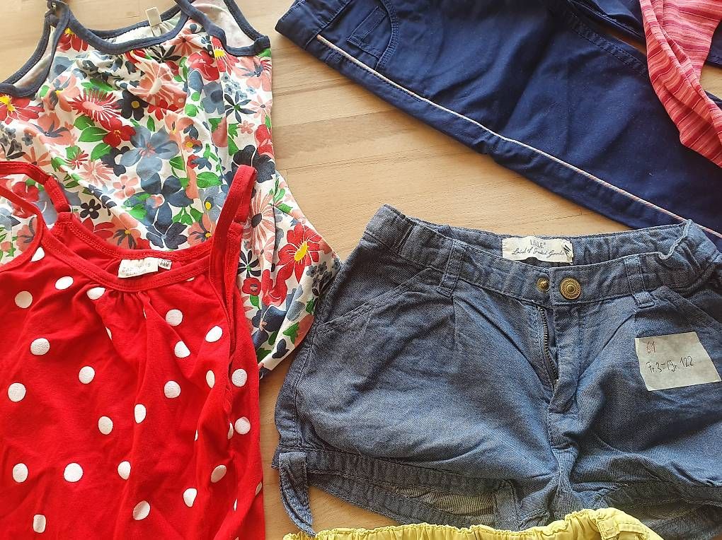 Kleiderpakete & -sets: Kurze Hosen Kleiderpaket Mädchen 122 – Gebraucht aus Ebmatingen von zeitlos-gesund.ch 1