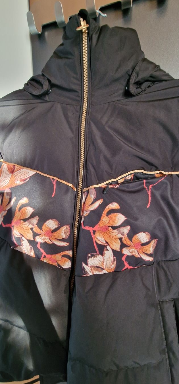 Roxy Giacche: Roxy Daunenjacke, Winterjacke Gr. S, schwarz, Blumen – Nuovo (secondo la descrizione) da Chur venduto da car_5clc 3