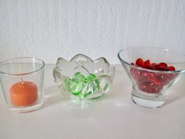 3 DECORATIONS EN VERRE AVEC BILLES