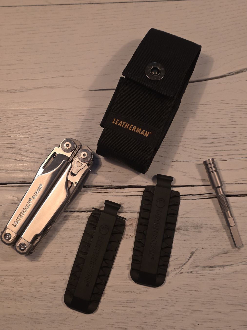 Leatherman Taschenmesser: Leatherman Surge Multitool mit Zubehör  – Neu (gemäss Beschreibung) aus Heimberg von cinderella13