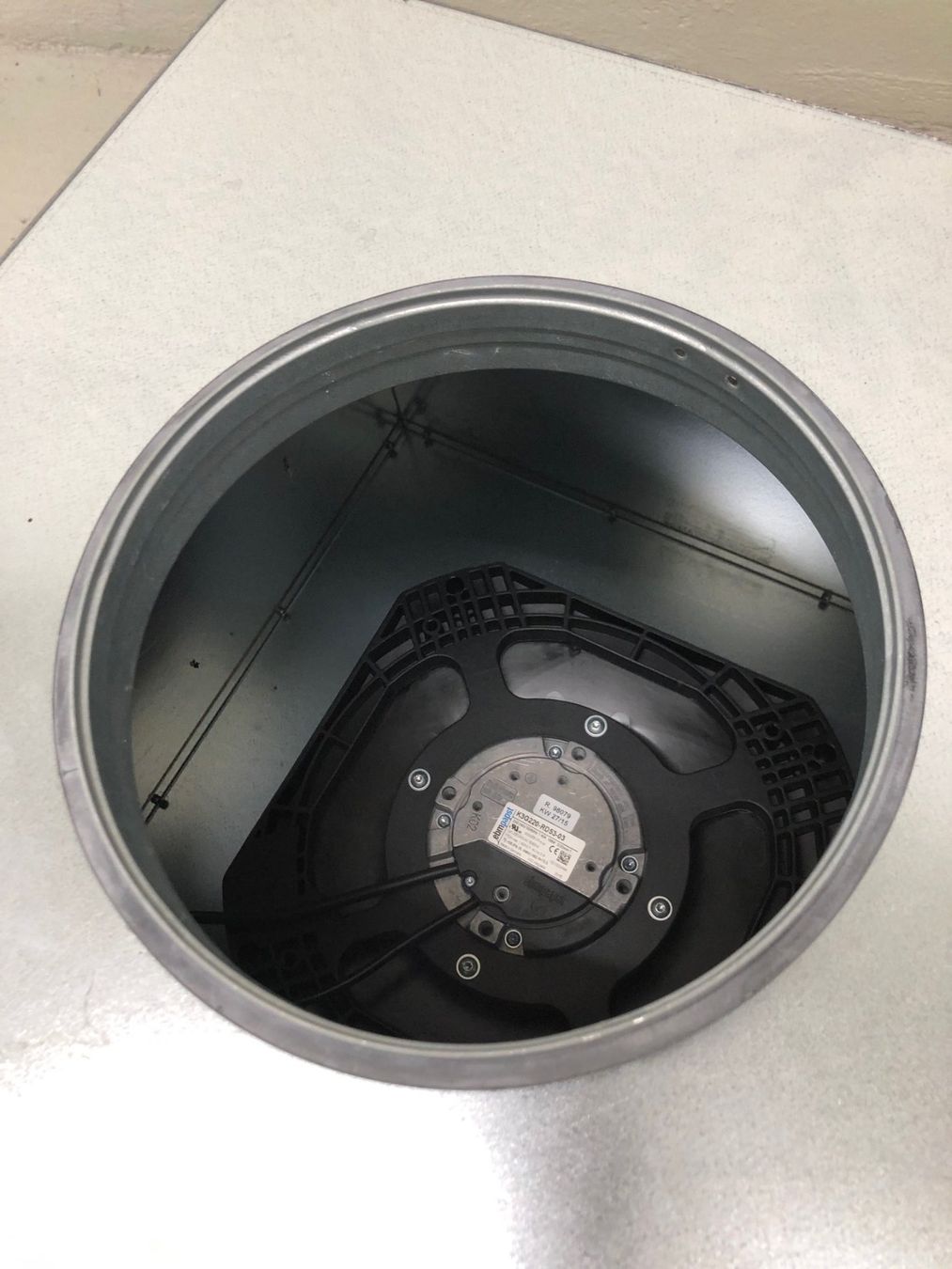 Ventilatori: Lüftungsaggregat / Monoblock zu Reihe "Carbon Active" – Usato da Hinterkappelen venduto da atomschnee 3