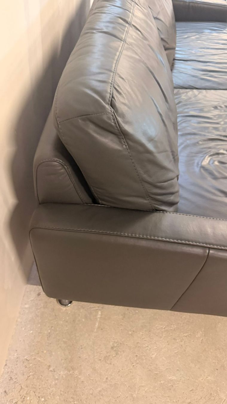 Sofas: Modernes Ledersofa in dunkelgrau 3-Sitzer – D'occasion à Rickenbach ZH par Der-Insider 8