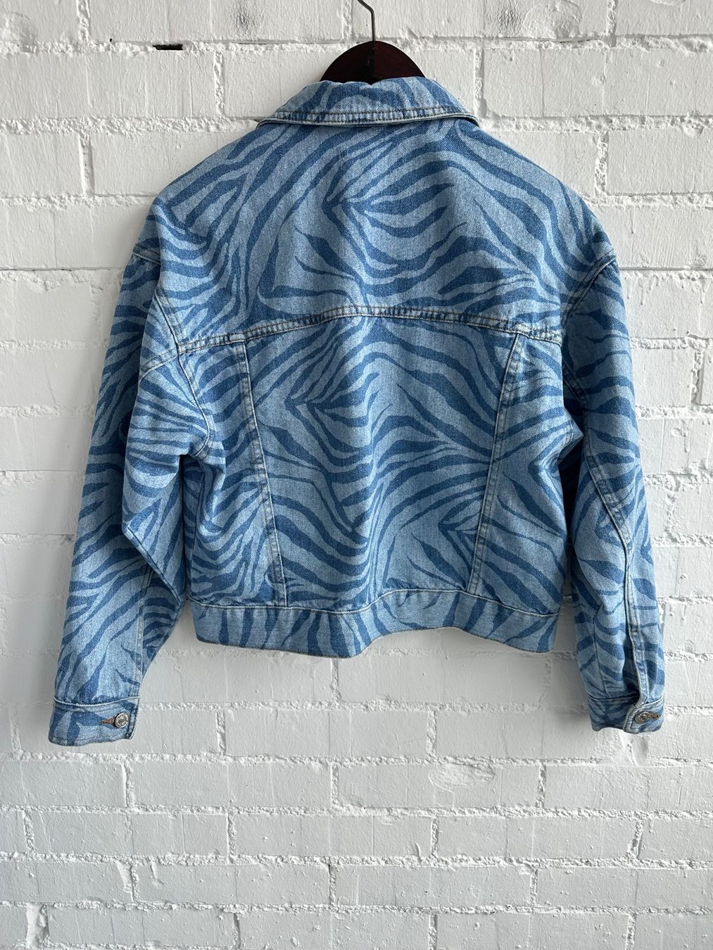 Mango Giacche: Mango Jeansjacke mit Zebra-Print – Gr. S – Usato da Bern venduto da Fraeuleinhonig 6