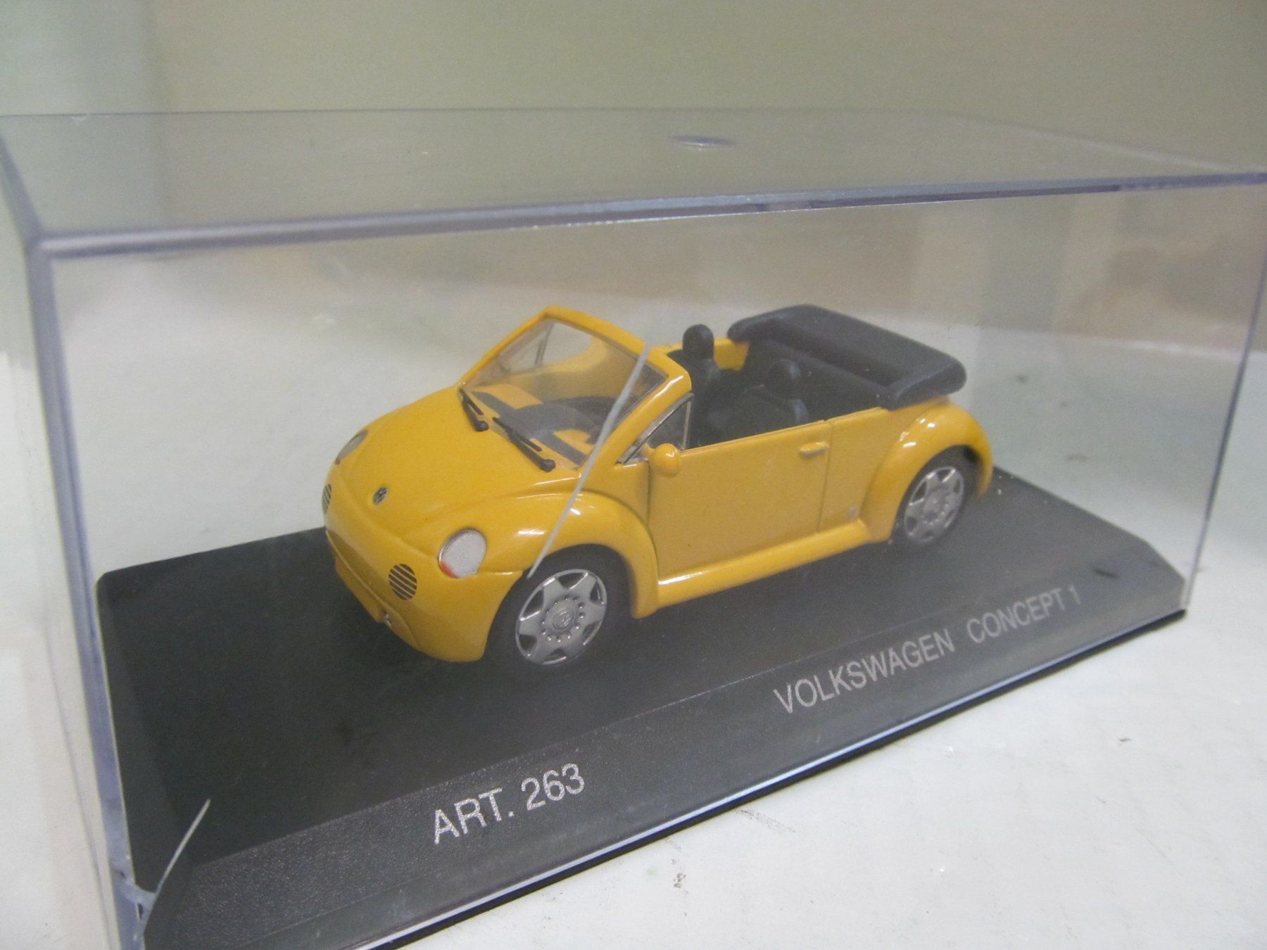 Volkswagen Modellini d'auto: VW CONCEPT 1 CABRIO 1994  BEETLE  1:43 – Nuovo e nell'imballaggio originale da Grueningen venduto da malamut56 4