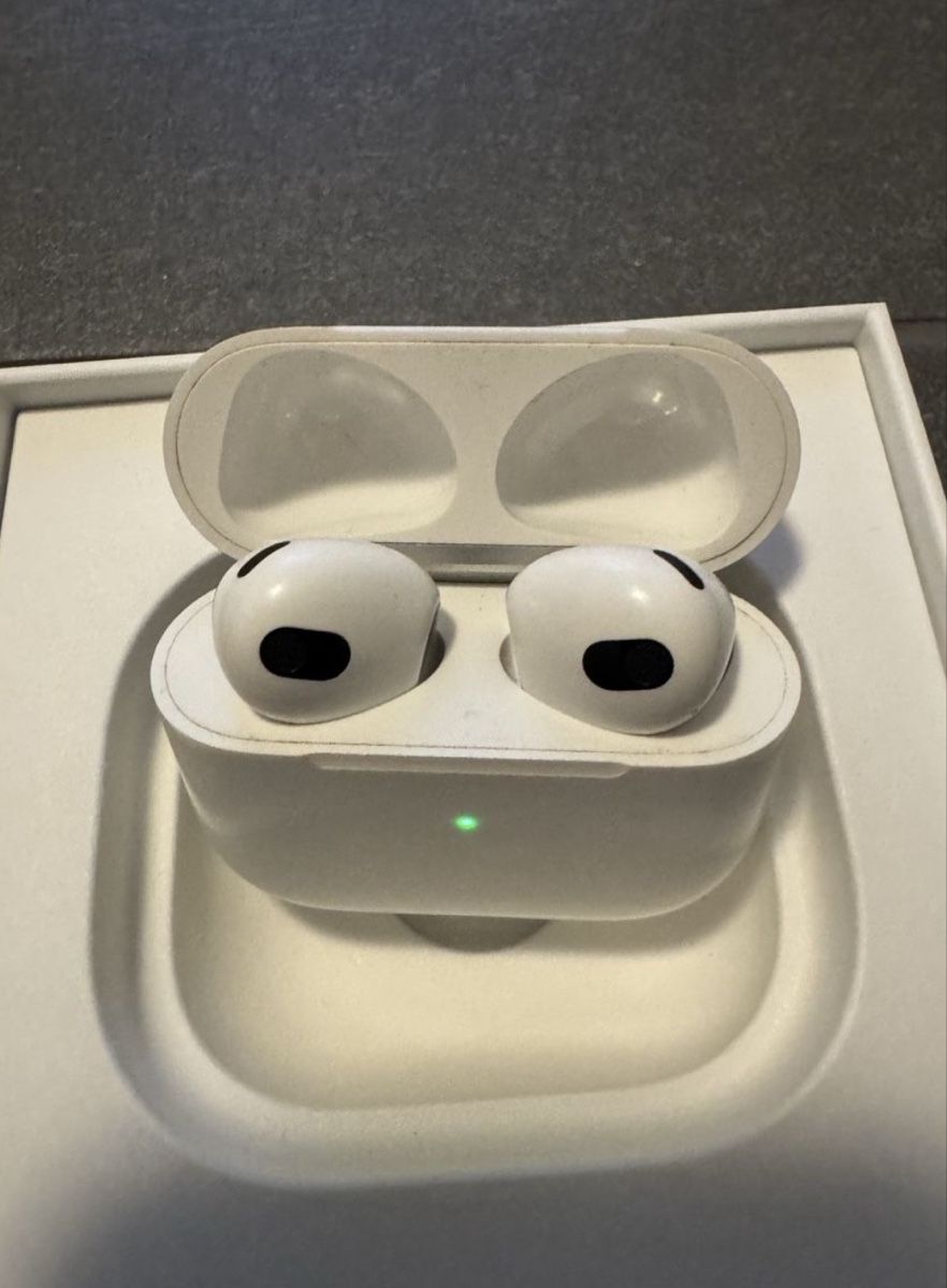 Apple Cuffie: Apple AirPods 3. Generation. – Usato da Bern venduto da yolandaschnegg 3