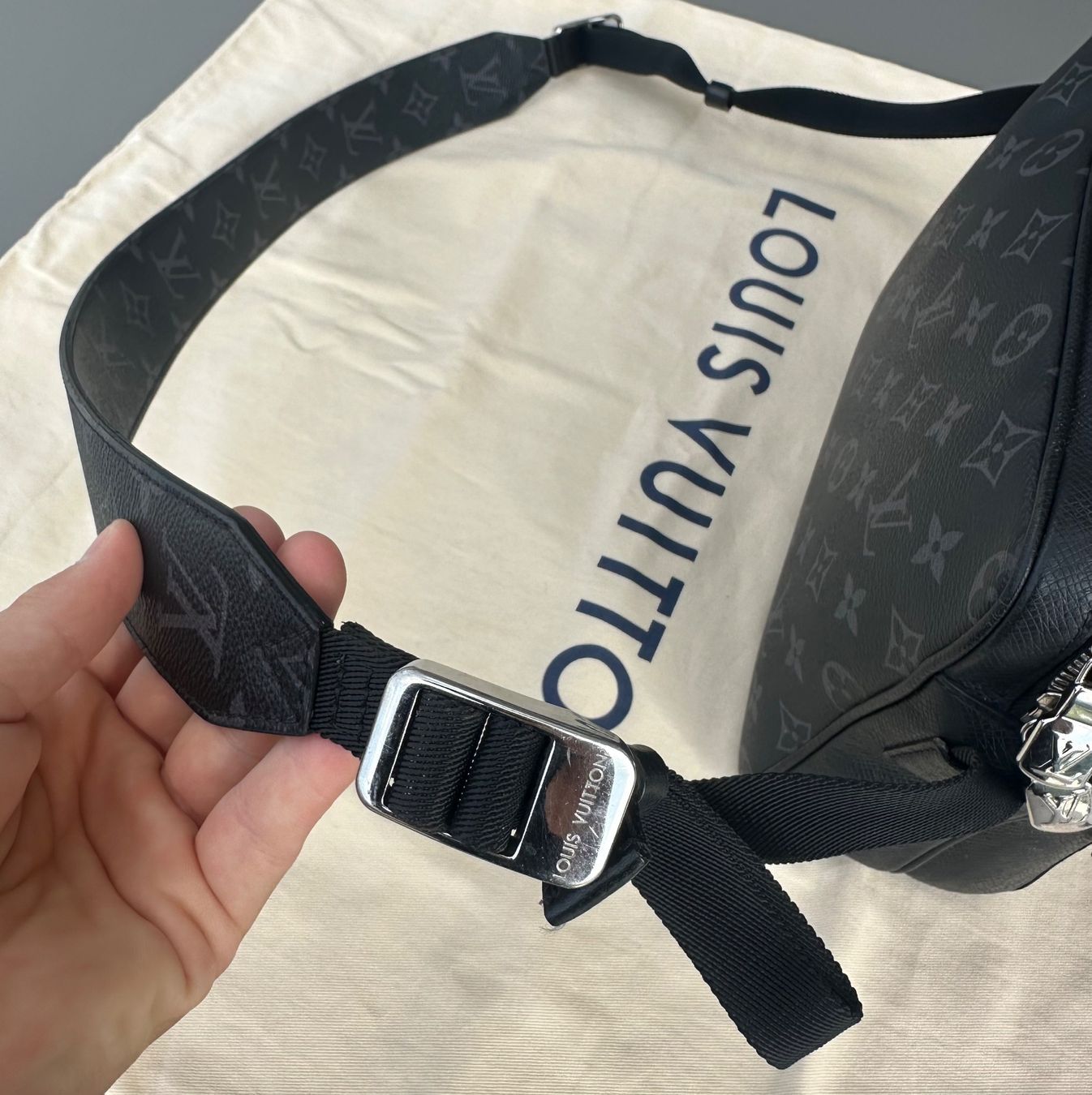 Louis Vuitton Borse: Louis Vuitton Outdoor Messenger Monogram Eclipse – Full Set – Usato da Savièse venduto da JSY__performer 5