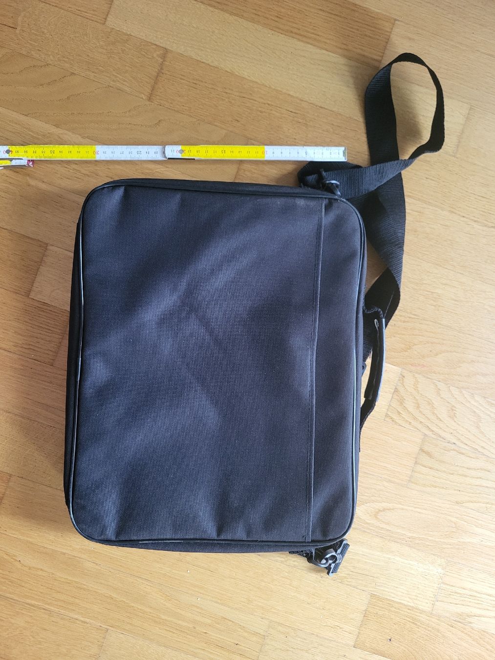 Koffer & Taschen: 9 – Gebraucht aus Zürich von Kagu1 1