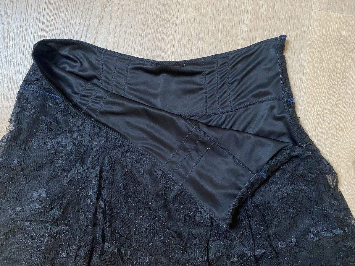 Massimo Dutti Gonne: Neuwertiger schwarzer Spitzenrock Marke Massimo Dutti Gr. 38 – Usato da Winkel venduto da Flyhy2020 2