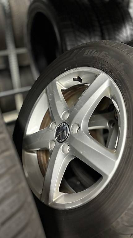Volkswagen Pneumatici & Ruote complete: VW caddy kompleträder – Usato da Wimmis venduto da TheCarnet