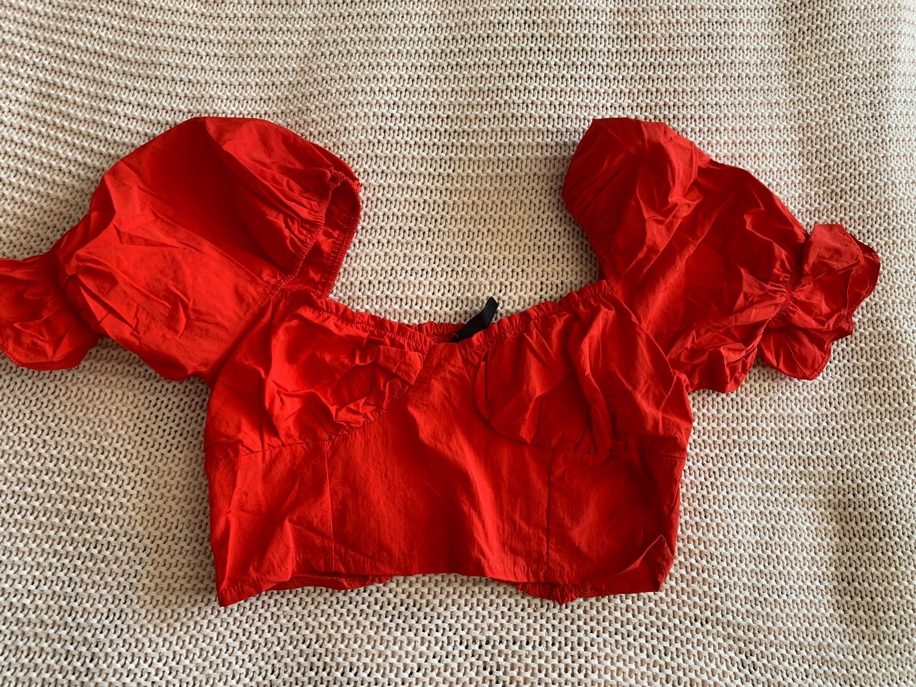 H&M Tops: Crop top rouge manches bouffantes – Neu (gemäss Beschreibung) aus Montreux von iza_peche8