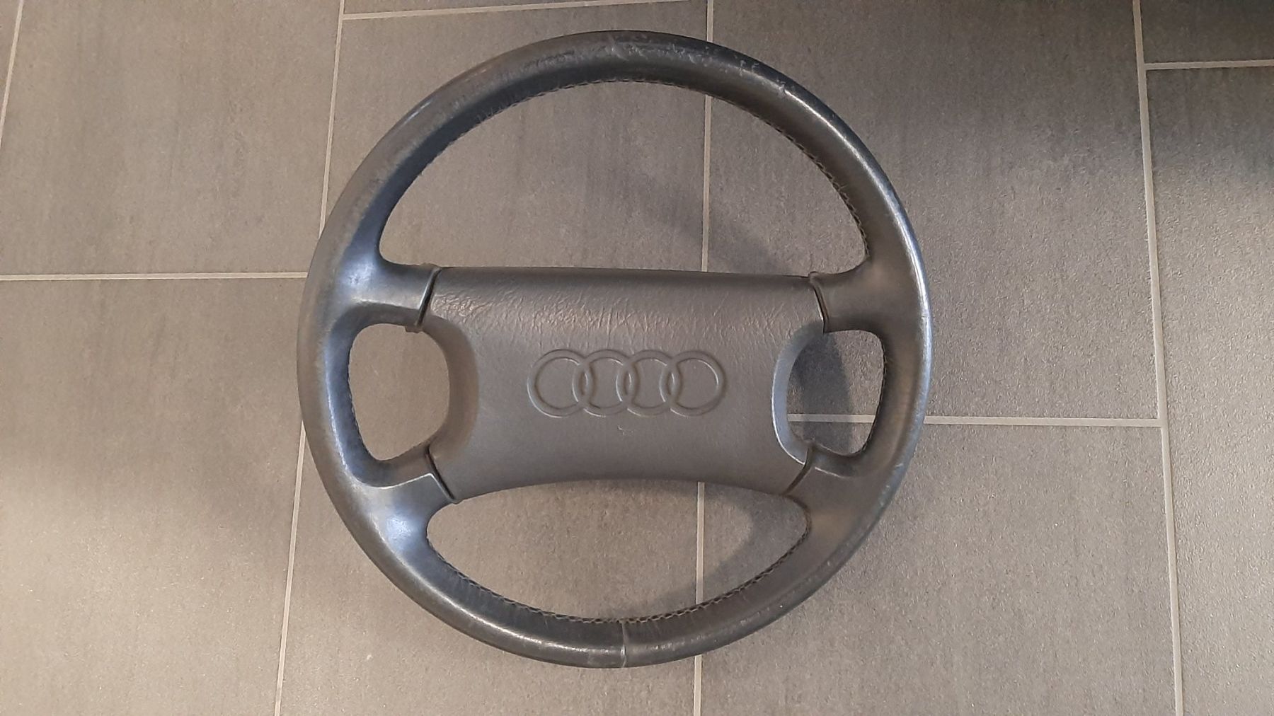 Audi Tutti pezzi di ricambio auto: Lenkrad Audi 80 90 100 B3 – Usato da Rothenthurm venduto da DS12A