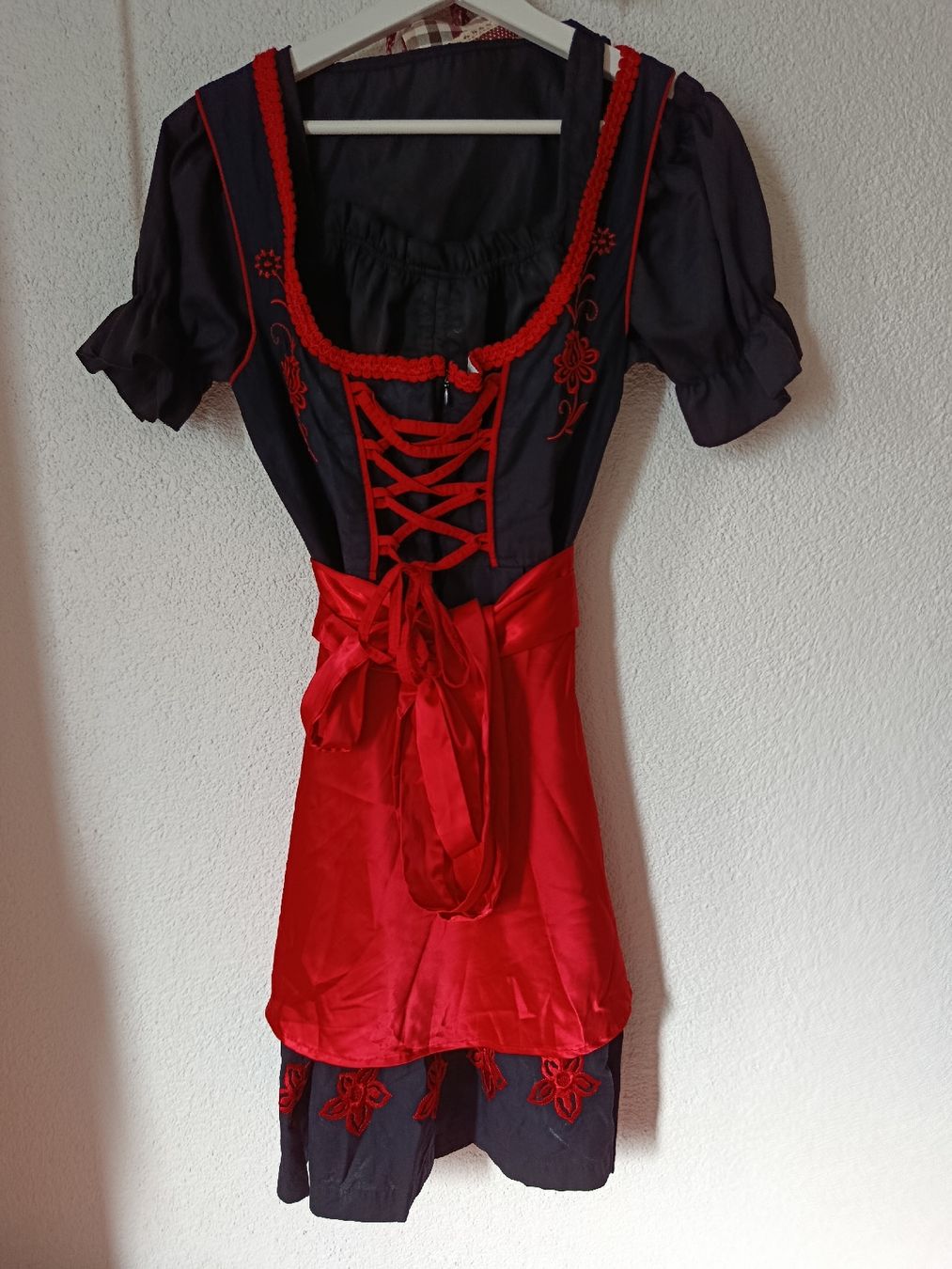 Vestiti: Wunderschönes Dirndl/Tracht Dirndl.com Grösse 38 – Usato da Wattwil venduto da sunicheyenne