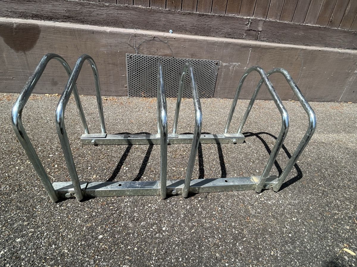 Cavalletti per biciclette: Veloständer Fahrradständer – Usato da Mühledorf SO venduto da Dania77