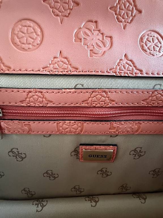 Guess Taschen für Damen: Verkaufe Guess Handtasche – Gebraucht aus Zürich von r_e12 1