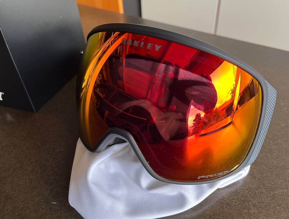 Occhiali & Lenti: Masque de ski OAKLEY Flight Tracker XL neuf – Usato da Corseaux venduto da Perol01