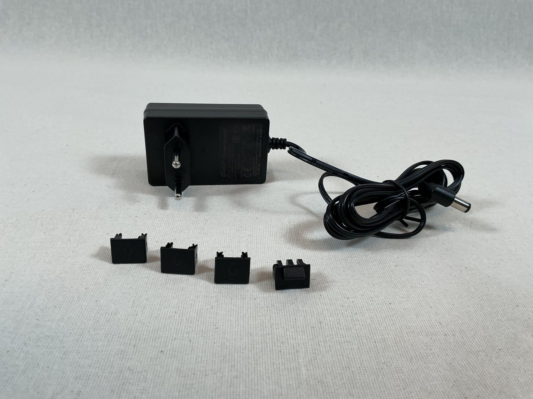 Hub & Switch: MIKROTIK Netzwerk Switch – Usato da Richterswil venduto da Restwert_Richterswil 7