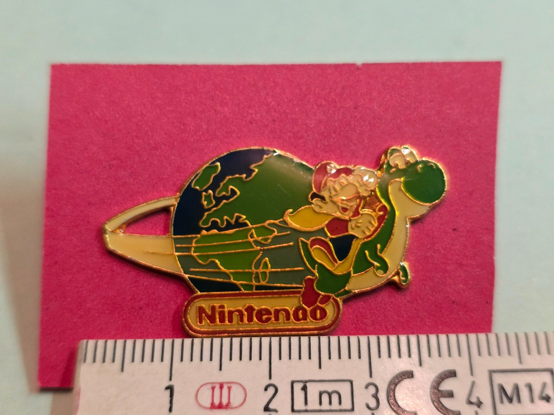 Nintendo Placchette & Badge: Nintendo Super Mario World Yoshi's Pin – Nuovo (secondo la descrizione) da Hornussen venduto da Corvette- 2