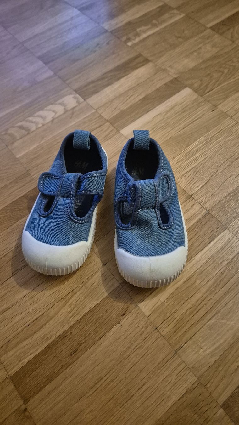 Schuhe für Jungen: Schuhe Grösse 22 – Gebraucht aus Schaan von lulu_xx