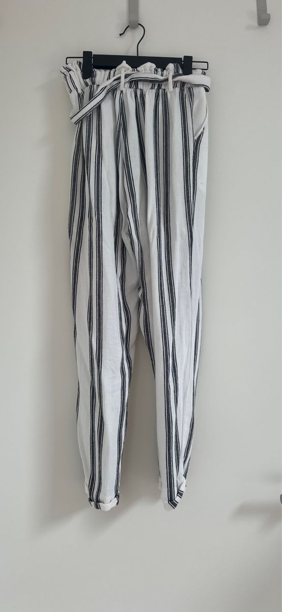 Bershka Pantalons: Pantalon Bershka – D'occasion à Aclens par xio_sc69