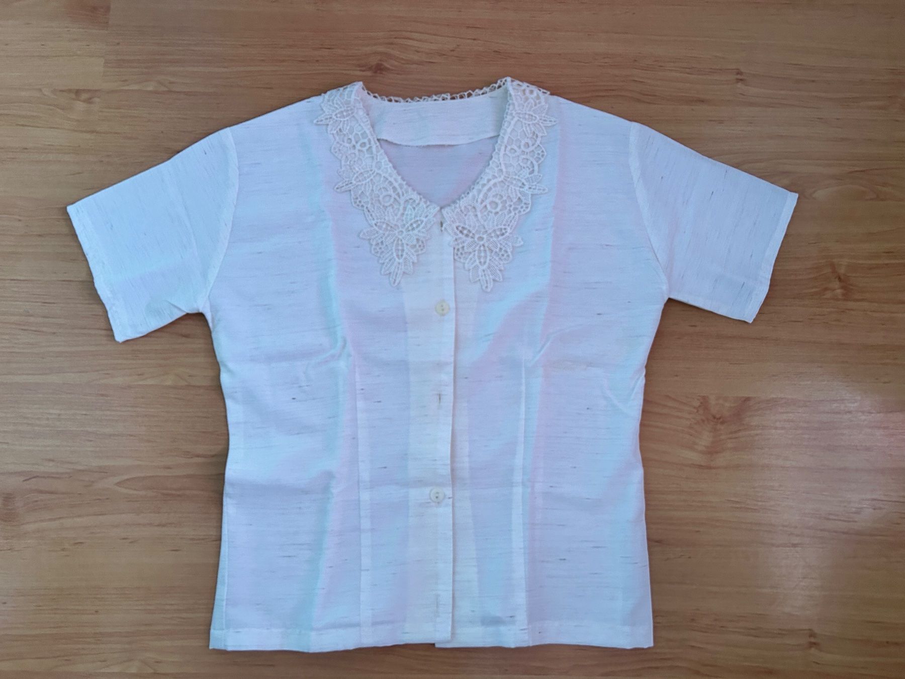 Camicette: Weisse Bluse mit Spitzenkragen Grösse S – Usato da Gutenswil venduto da walker60 1