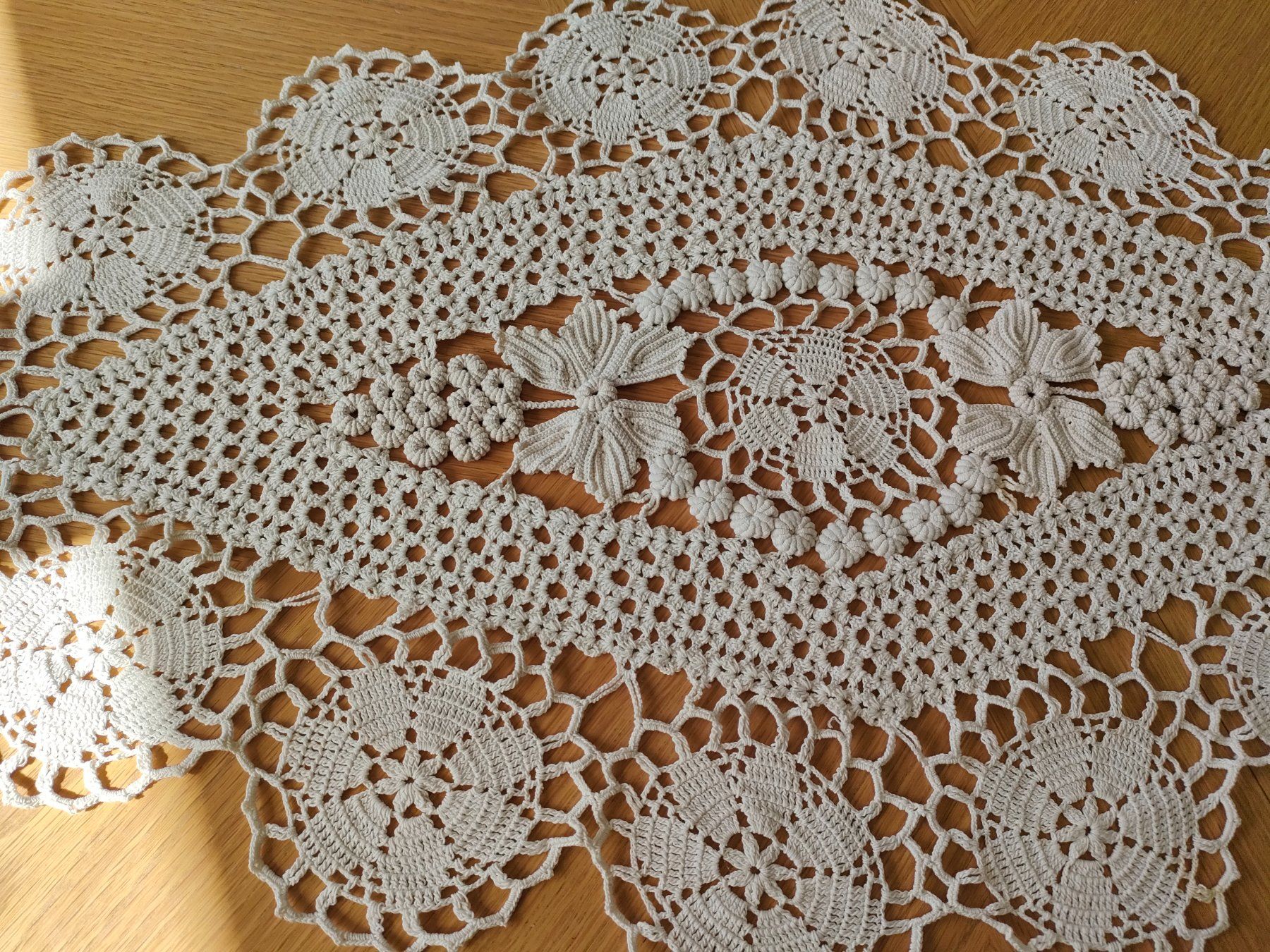 Coperte: Tischdecke gehäckelt – Usato da Brugg AG venduto da Mashaba