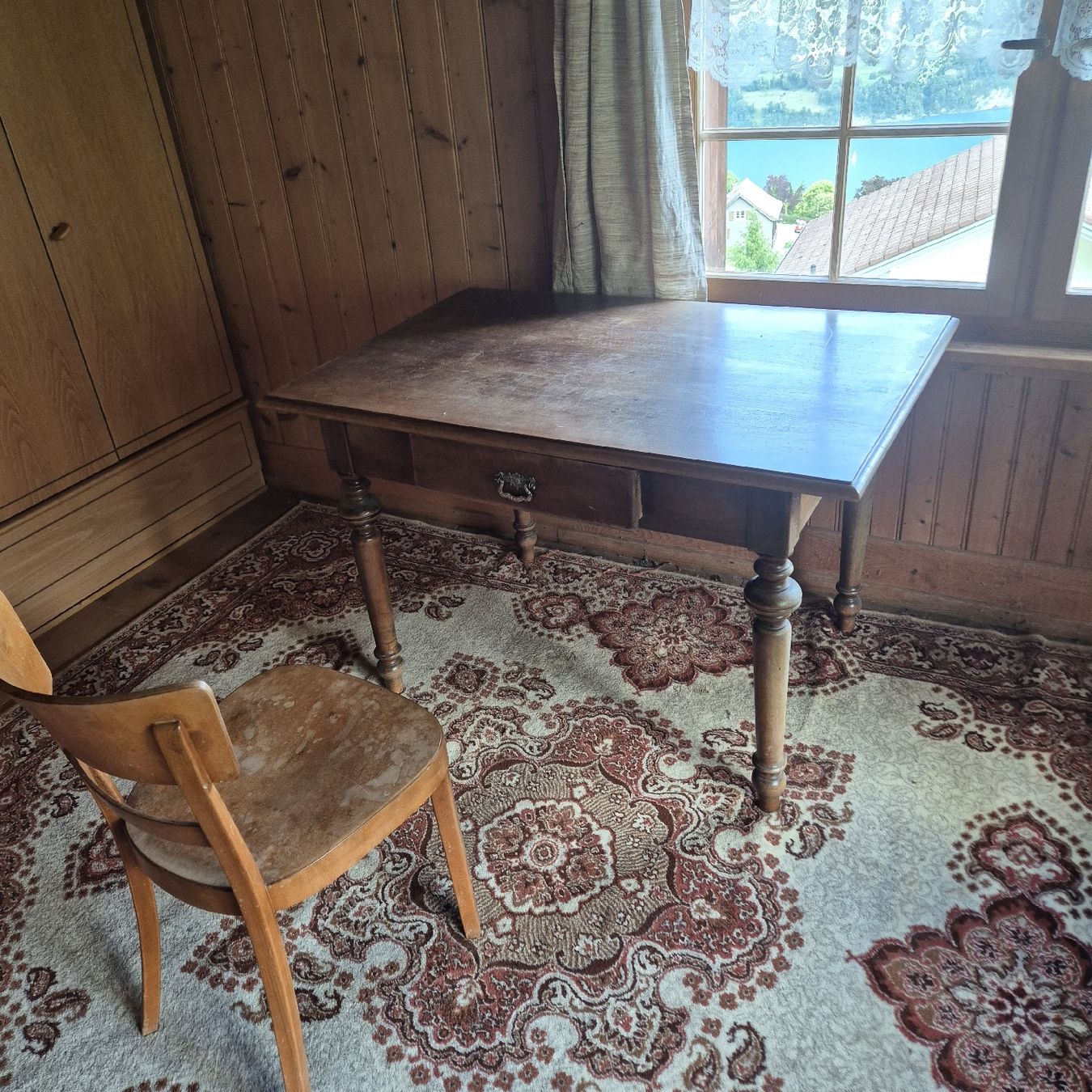 Tische: Tisch – Gebraucht aus näfels von vrenit