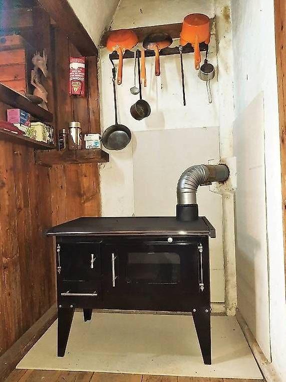 Herde: Poêle à bois / cuisinière Modèle : Kompakta. – Gebraucht aus Sion von Swissquali. 2