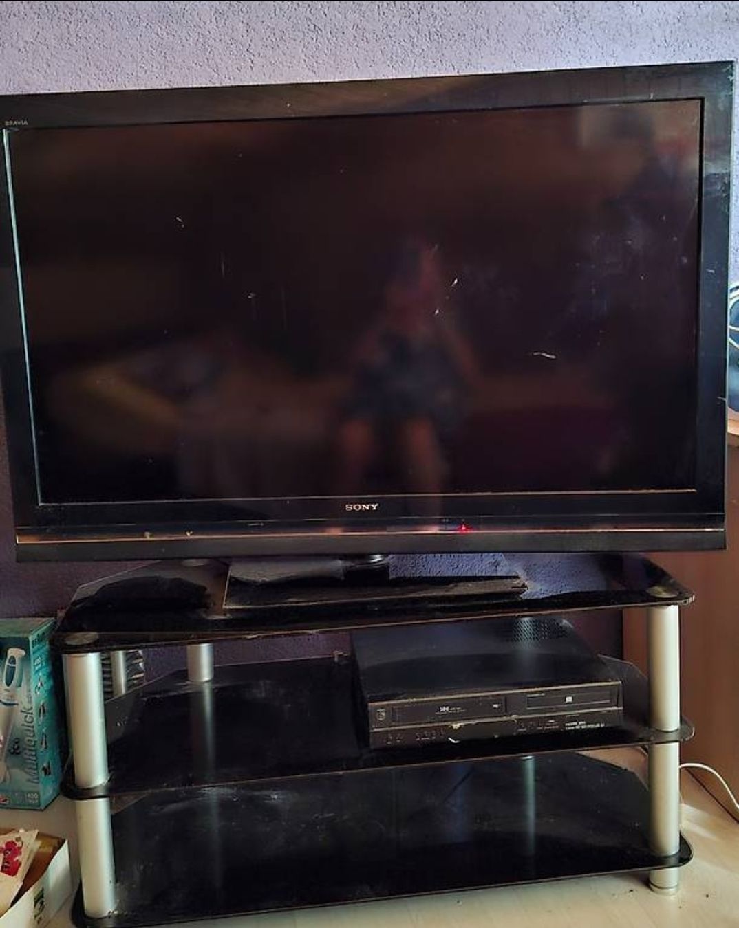 Sony Televisori: Sony Fernseher mit TV Möbel  – Usato da Jegenstorf venduto da 1stmike 1