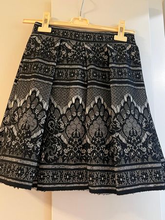 MAJE Mini Rock, Spitze, Grösse 34, Schwarz, Winterfest!