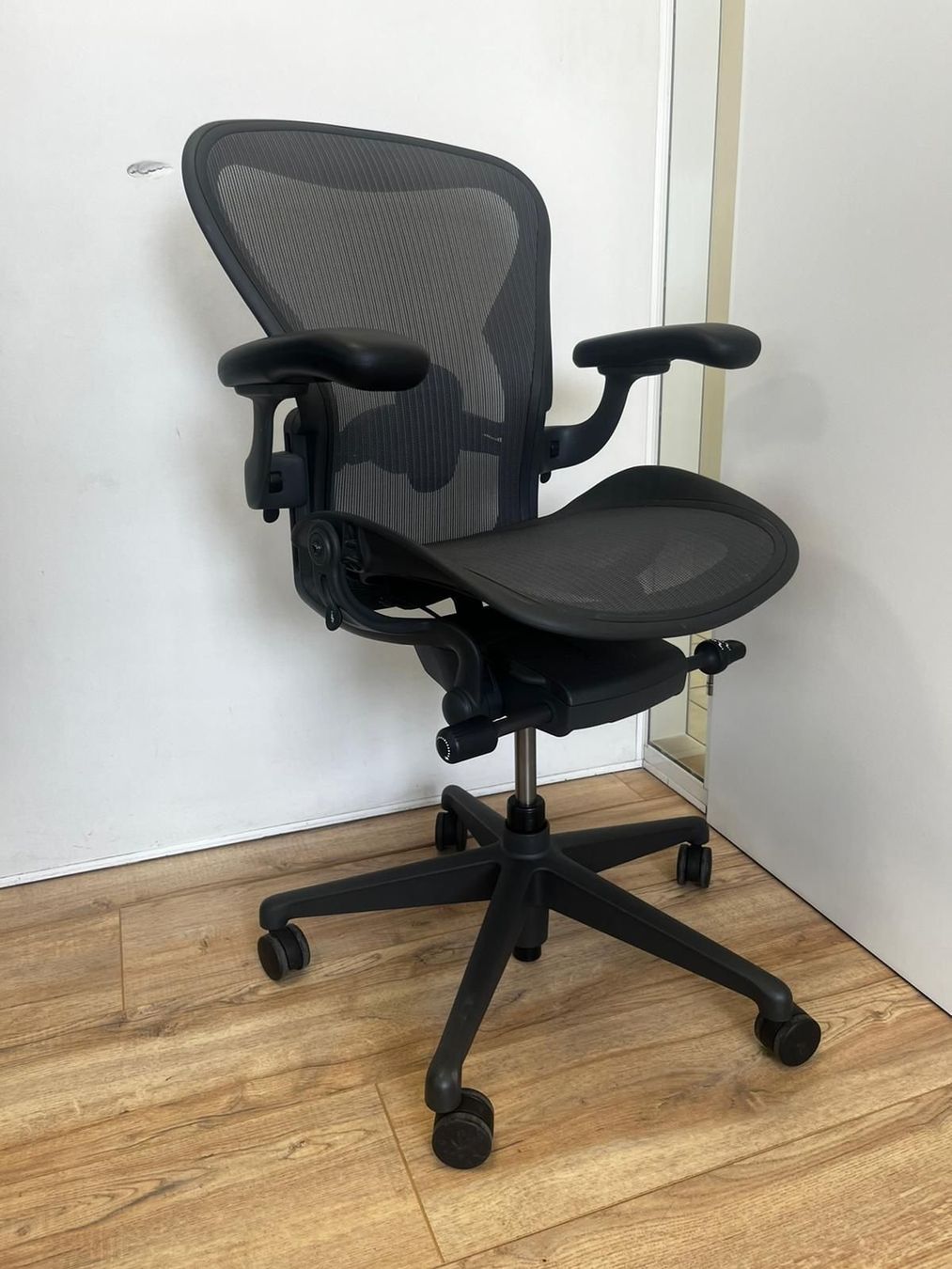 Herman Miller Sedie: Herman Miller Aeron Remastered Full Option – Usato da Purmerend venduto da Offeco 5