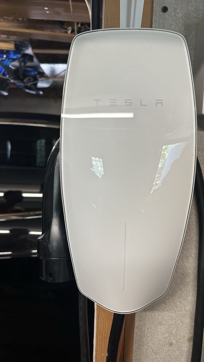 Tesla Chargeurs de batterie: Tesla Wall Conector Gen 3, Ladegerät  – D'occasion à Wohlen AG par Mustalder